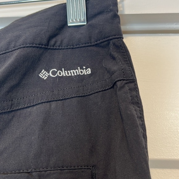Columbia Black Cargo Pants with Tapered Elastic Cuffs size 2. - Picture 5 of 8